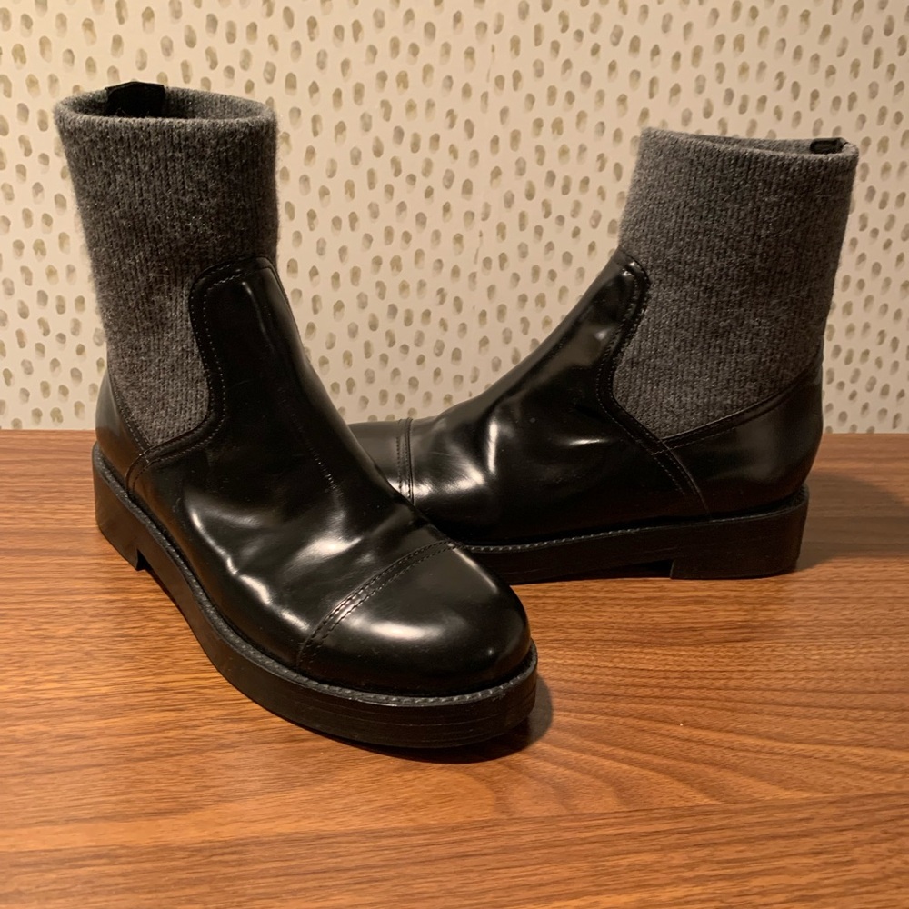 Sweater accent boots. JCRew
Sturdy w grey sweater accent on ankle and shaft.